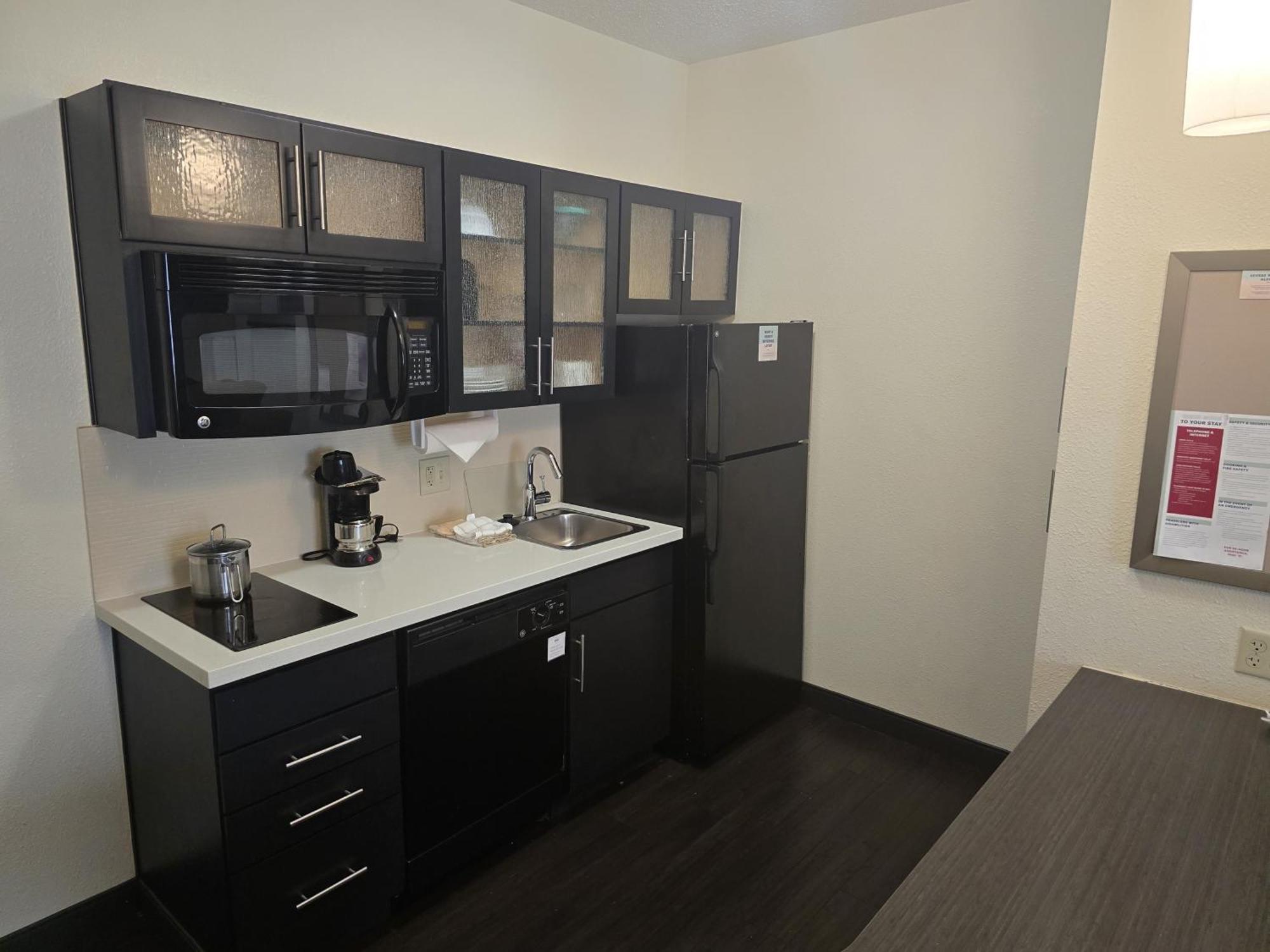 Candlewood Suites Fort Wayne - Nw By Ihg Exterior photo